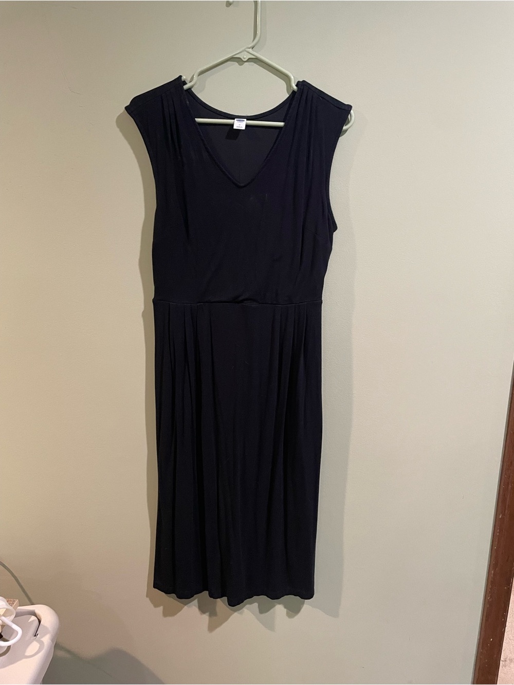 Old Navy Black Sleeveless V-Neck Midi Dress